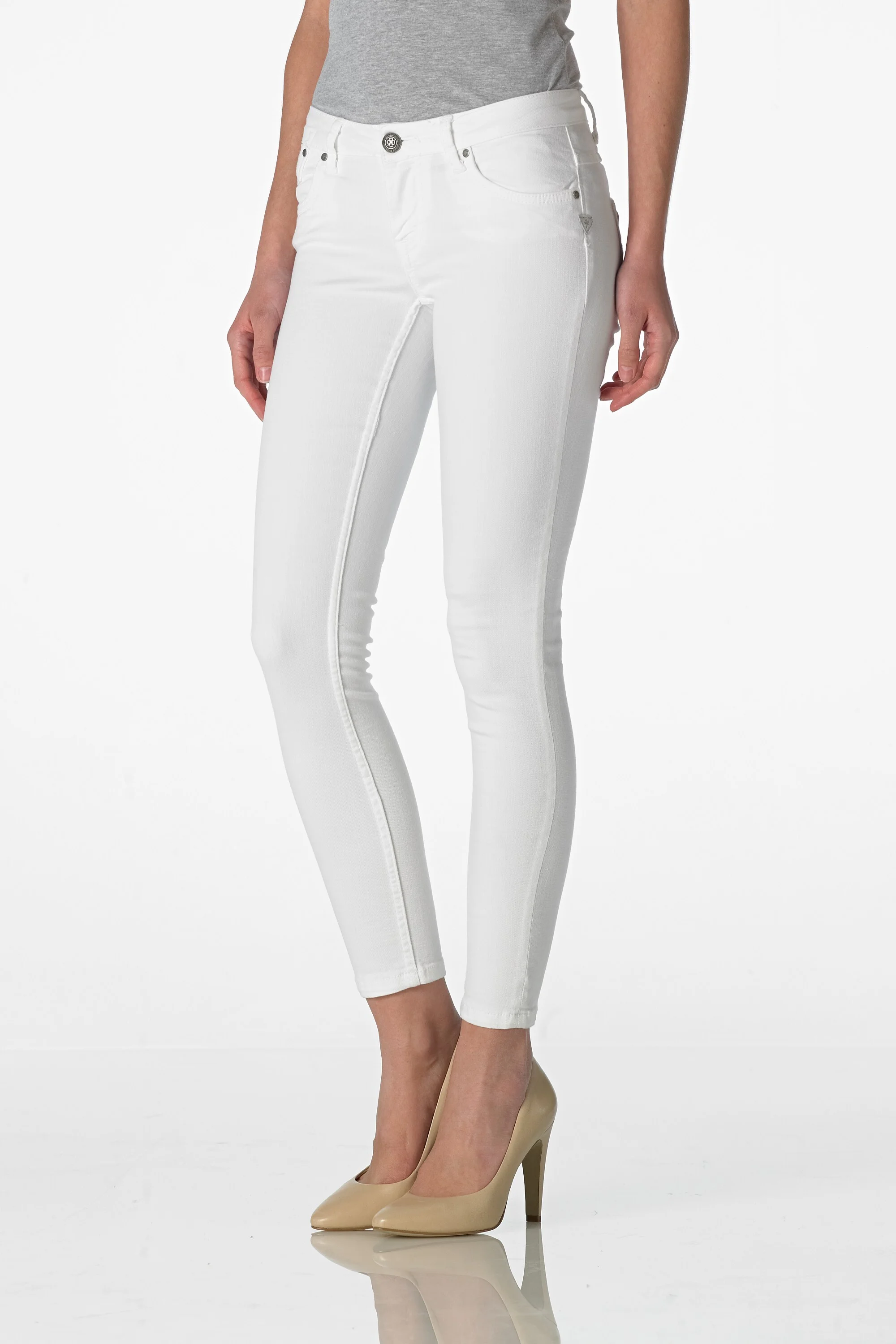 Lilly - Superslim (white cropped)