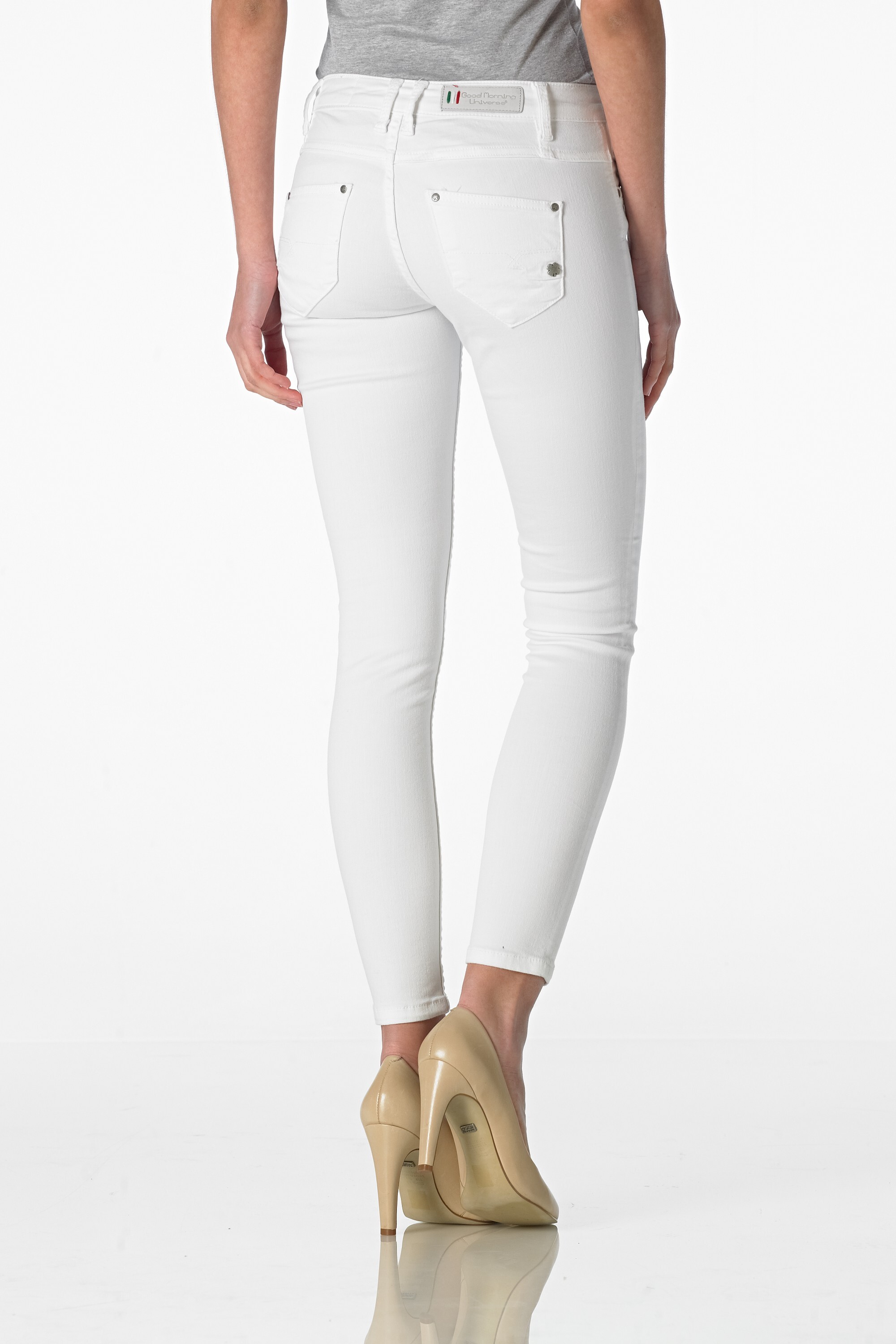 Lilly - Superslim (white cropped)